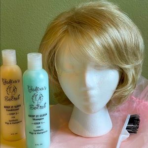 NWT Godiva’s Secret Short Blonde Wig with accessories